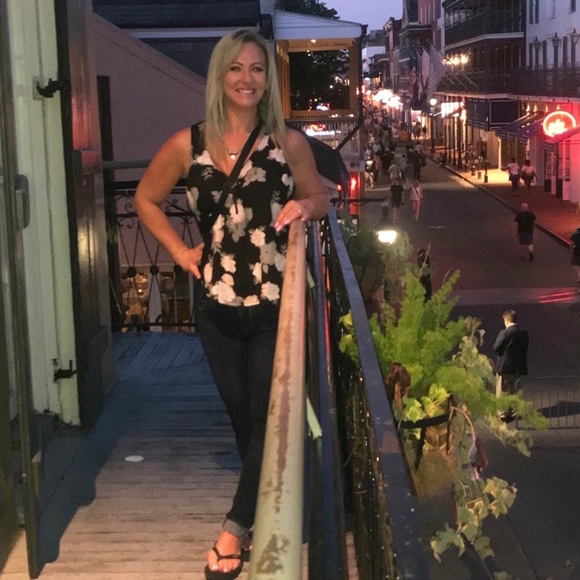 Meet your Posher Brandie 👑❤️👑❤️ - Picture 3 of 13